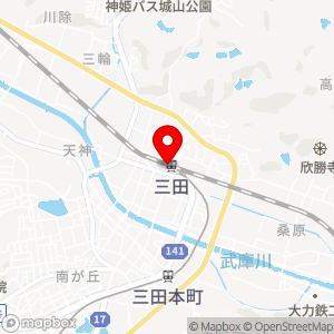 セブンイレブン ハートインJR三田駅南口の地図